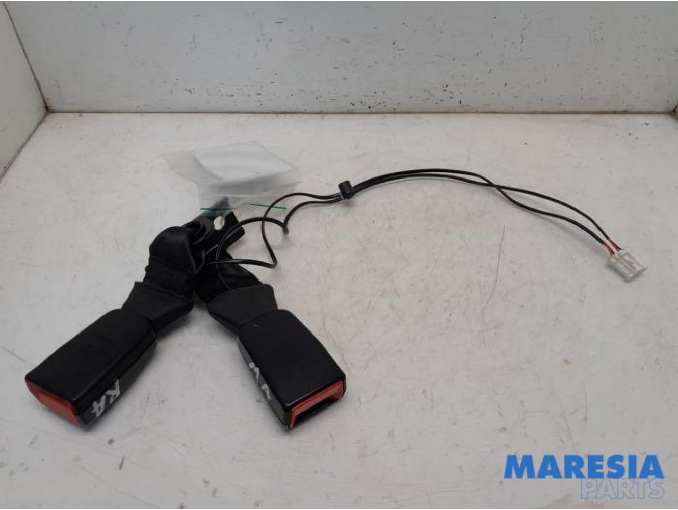 Citroen - C4 Cactus - Insertion ceinture de sécurité arrière centre