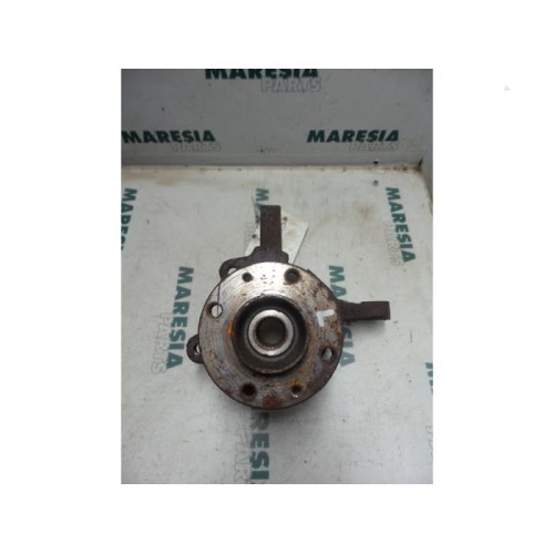 Renault - Kangoo - Fusee links-voor