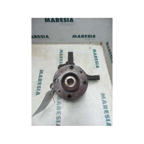 Renault - Kangoo - Fusee links-voor
