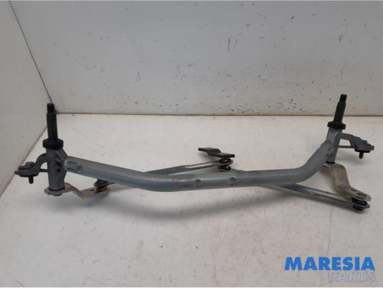 Peugeot - 208 - Wiper mechanism