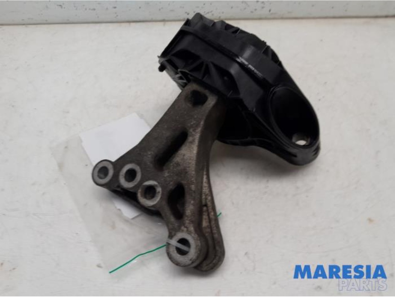 Peugeot - 208 - Engine mount