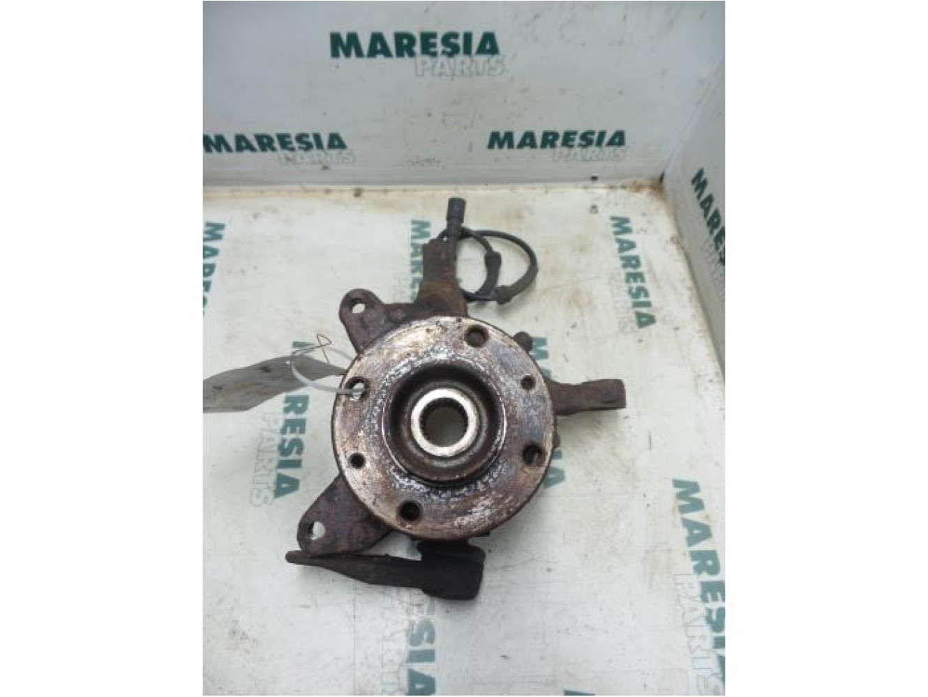 Renault - Megane - Knuckle, front left