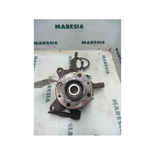 Renault - Megane - Achsschenkel links vorne