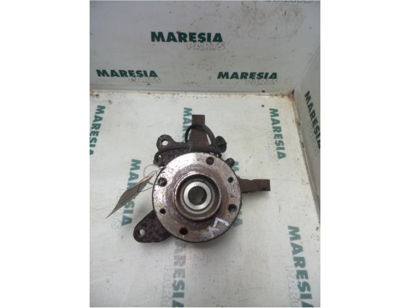 Renault - Megane - Fusee links-voor