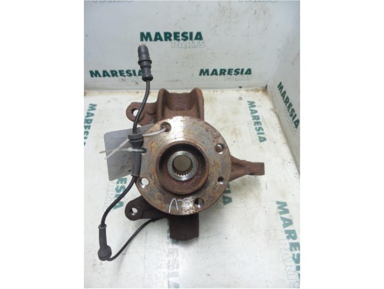 Renault - Megane - Knuckle, front left