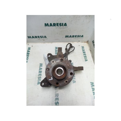 Renault - Megane - Fusee links-voor