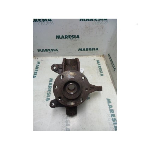 Renault - Megane - Knuckle, front left