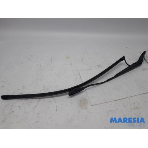 Citroen - C4 Cactus - Front wiper arm