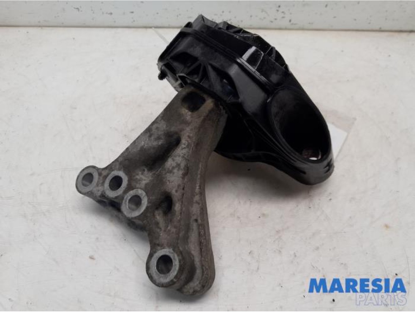 Citroen - C4 Cactus - Engine mount