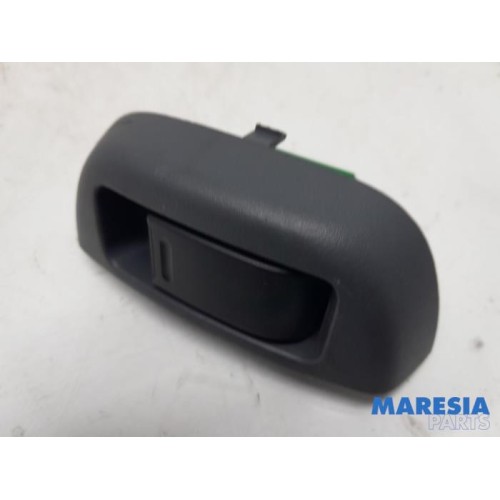 Peugeot - 107 - Electric window switch