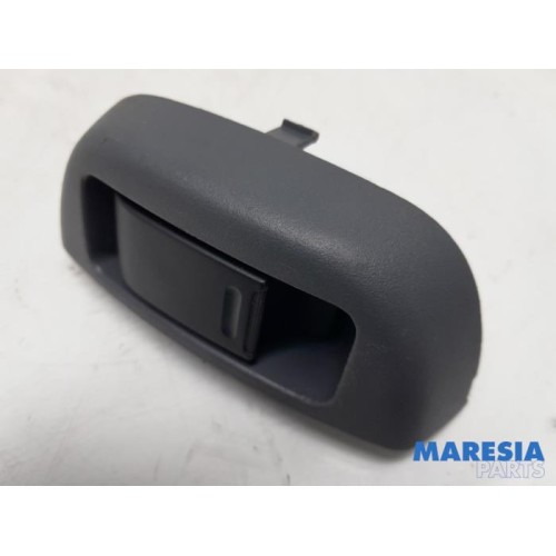 Peugeot - 107 - Electric window switch