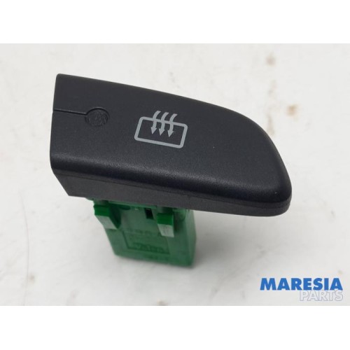 Peugeot - 107 - Rear window heating switch