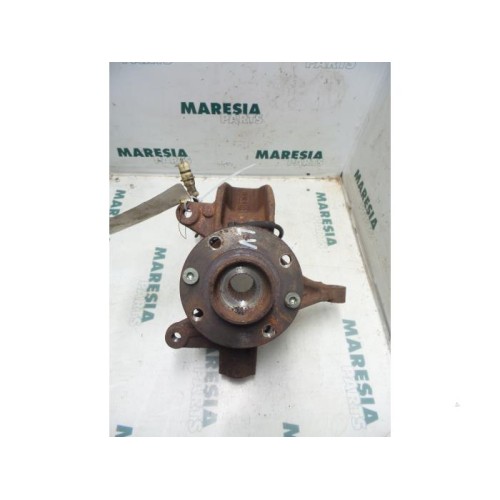 Renault - Megane - Achsschenkel links vorne