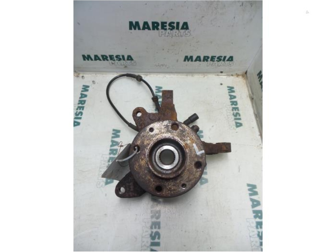 Renault - Megane - Fusee links-voor