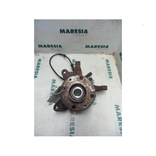 Renault - Megane - Fusee links-voor