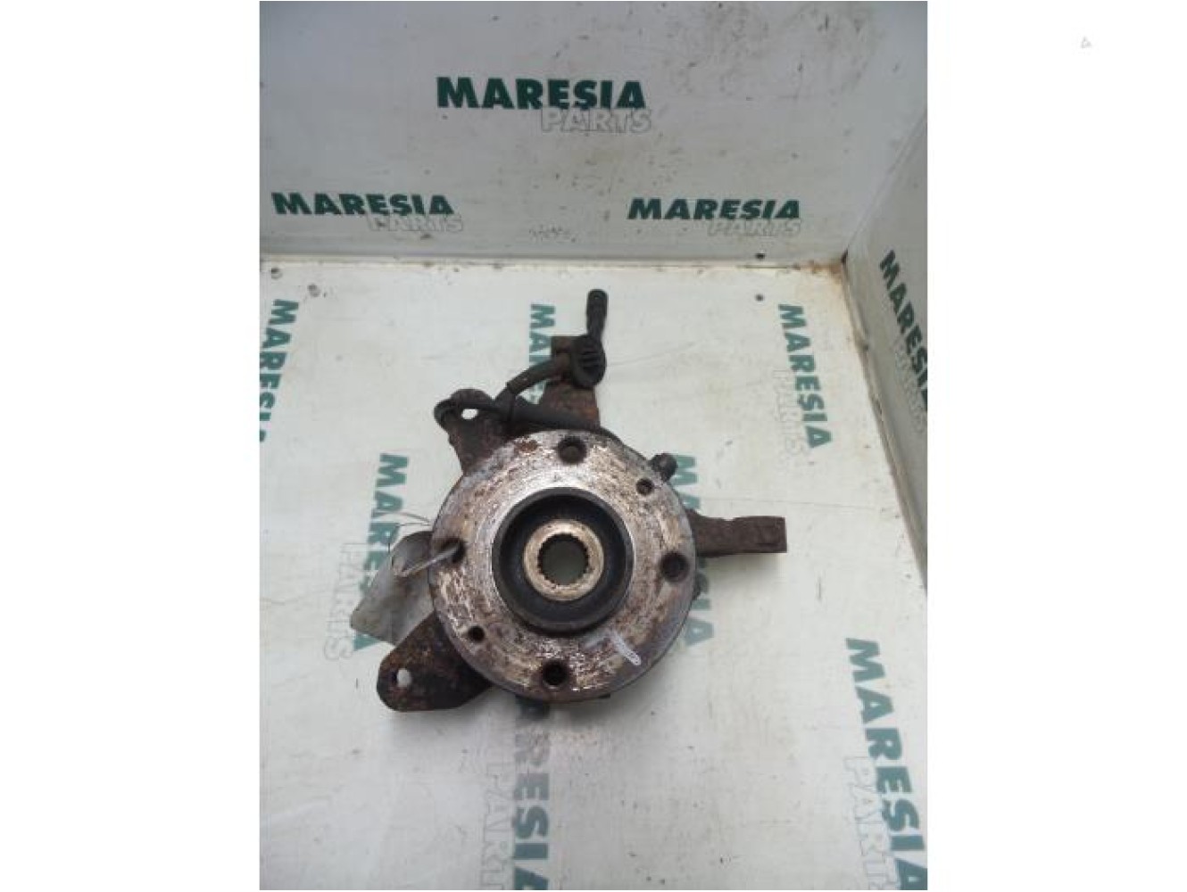 Renault - Megane - Fusee links-voor