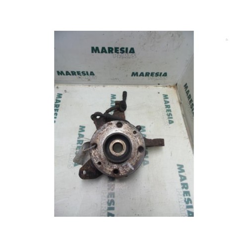 Renault - Megane - Fusee links-voor
