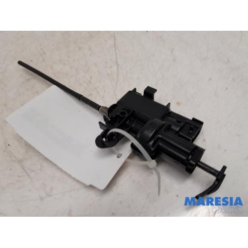 Renault - Clio - Tank flap lock motor