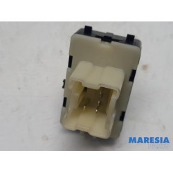 Renault - Clio - Electric window switch