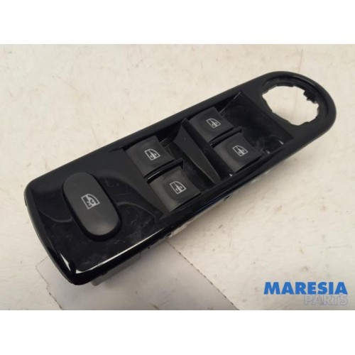Renault - Clio - Multi-functional window switch
