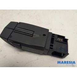 Renault - Clio - Steering wheel mounted radio control