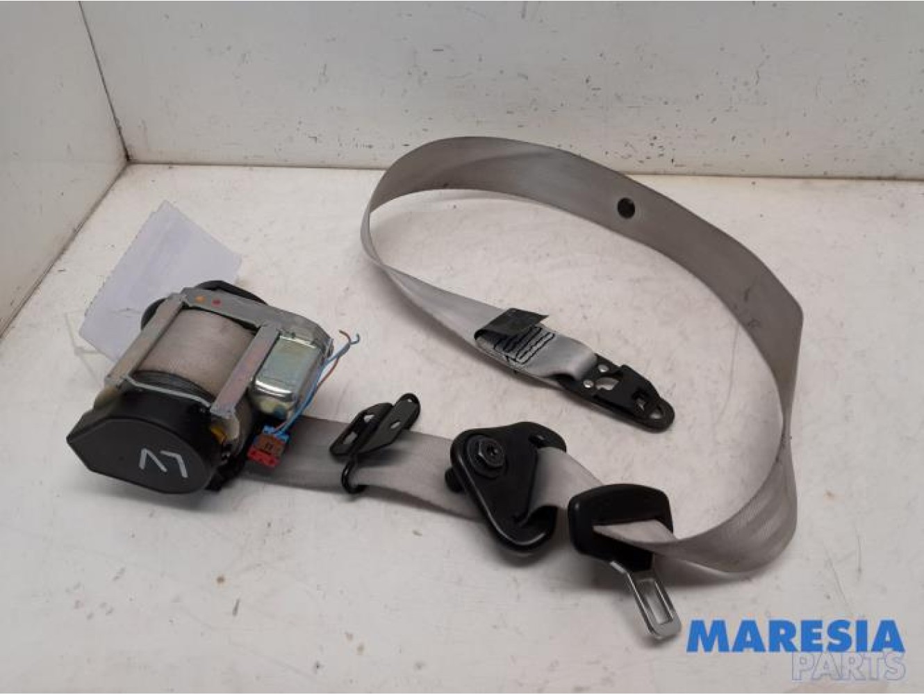 Renault - Clio - Front seatbelt, left