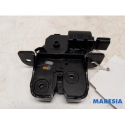 Renault - Clio - Tailgate lock mechanism