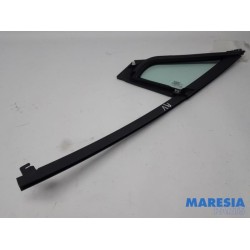 Renault - Clio - Quarter light, front right