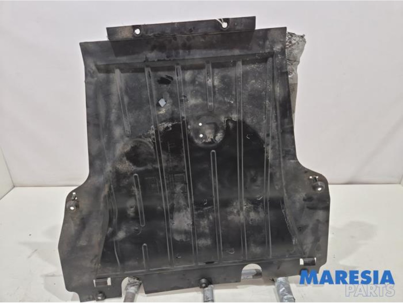 Renault - Clio - Engine protection panel