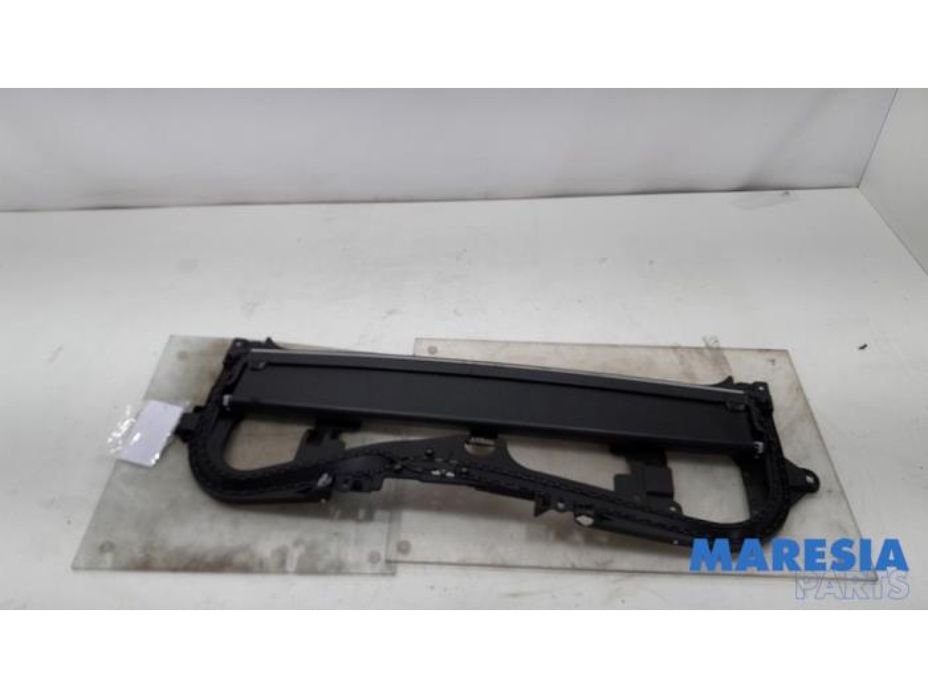 Peugeot - 5008 - Sliding headliner mechanism