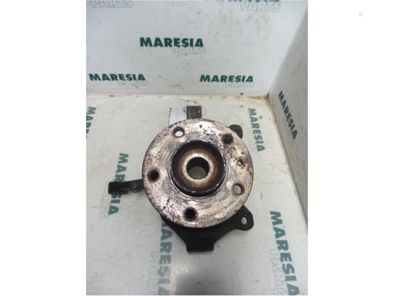 Renault - Trafic - Knuckle, front right