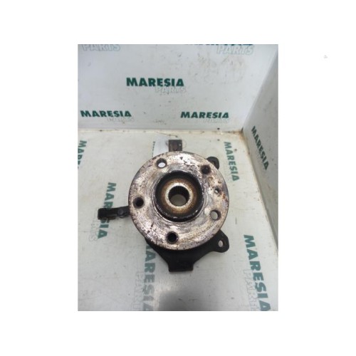 Renault - Trafic - Knuckle, front right