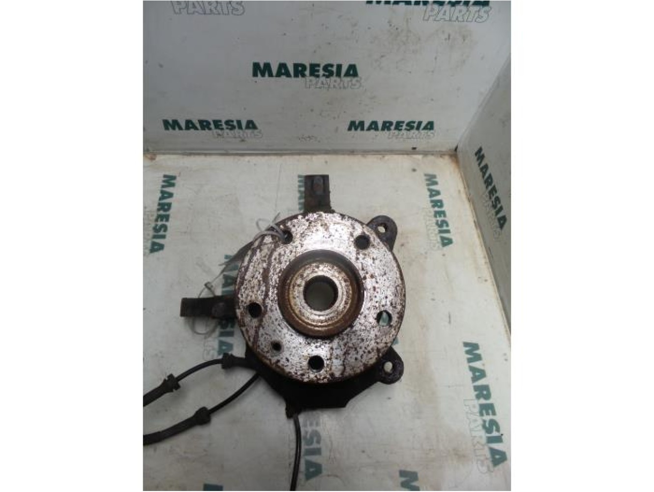 Renault - Trafic - Knuckle, front right