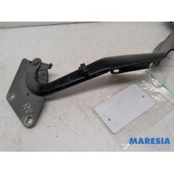 Renault - Megane - Bonnet Hinge