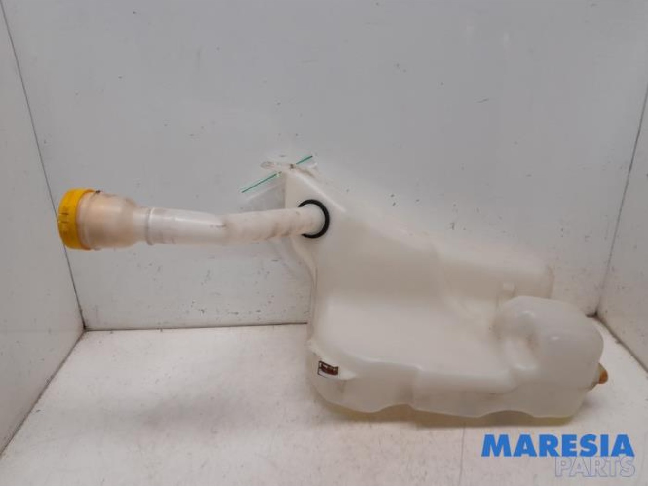 Renault - Grand Scenic - Front windscreen washer reservoir