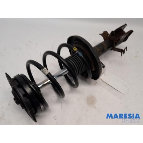 Renault - Grand Scenic - Front shock absorber rod, right
