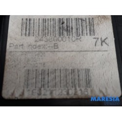 Renault - Megane - Voltage regulator