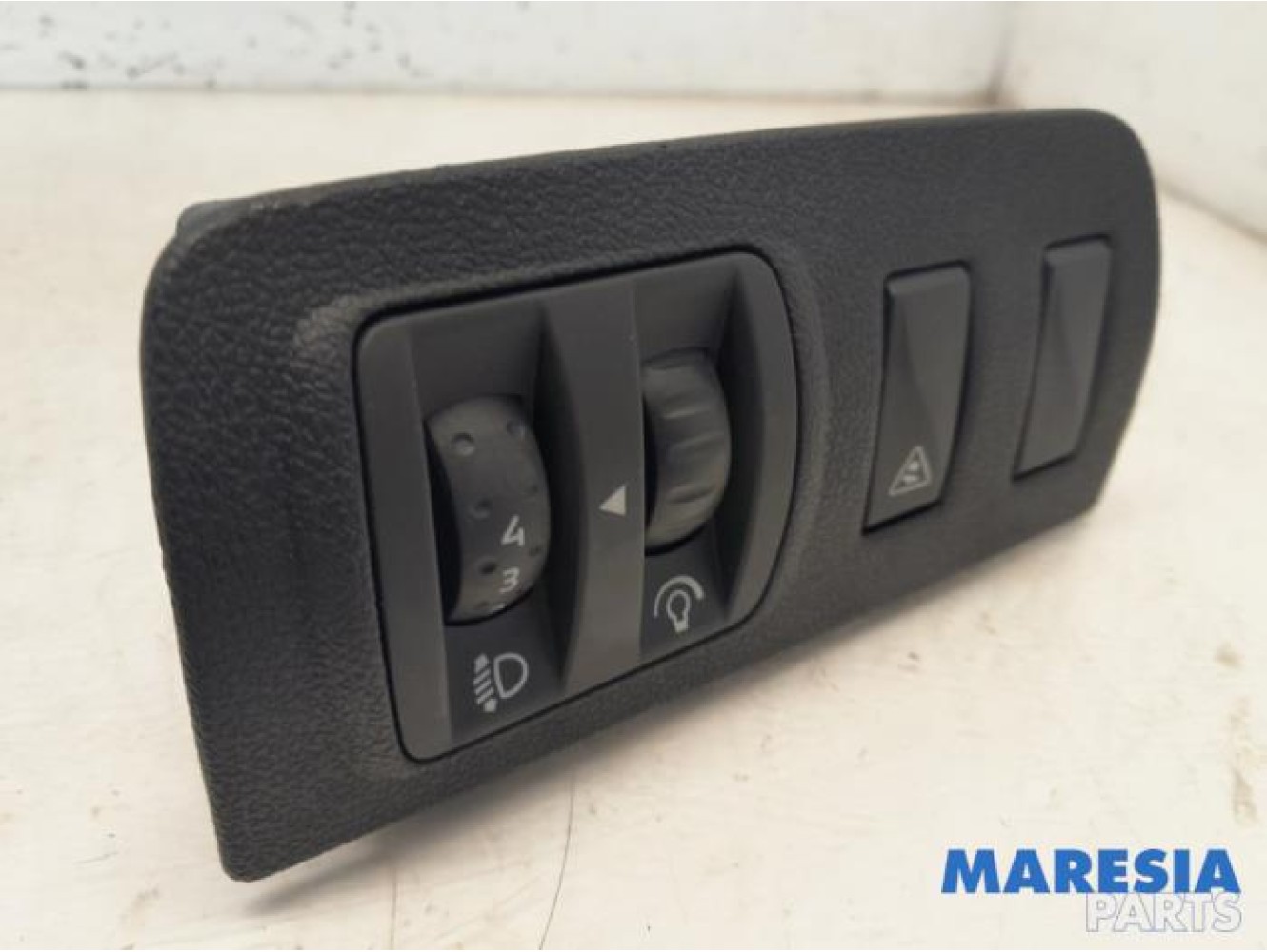 Renault - Megane - AIH headlight switch