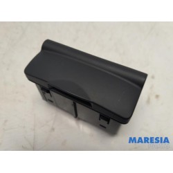 Renault - Megane - AUX / USB connection