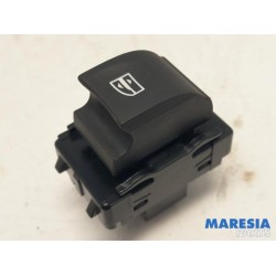 Renault - Megane - Electric window switch