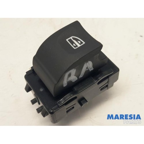 Renault - Megane - Electric window switch