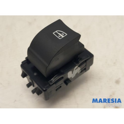 Renault - Megane - Electric window switch