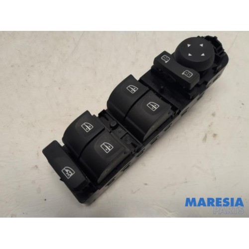 Renault - Megane - Multi-functional window switch