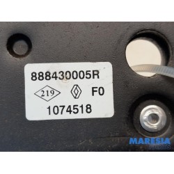 Renault - Megane - Insertion ceinture de sécurité arrière gauche