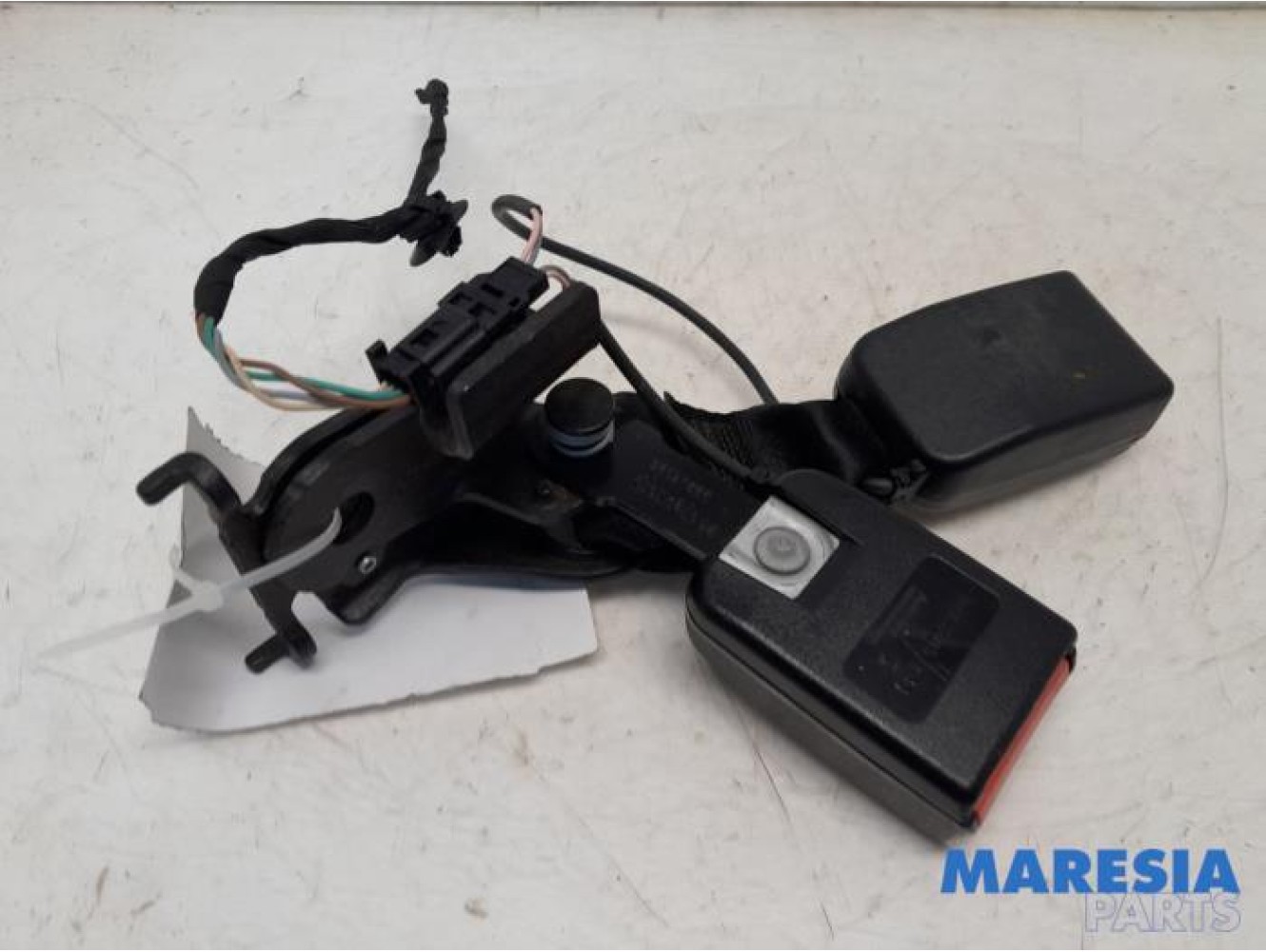 Renault - Megane - Insertion ceinture de sécurité arrière gauche