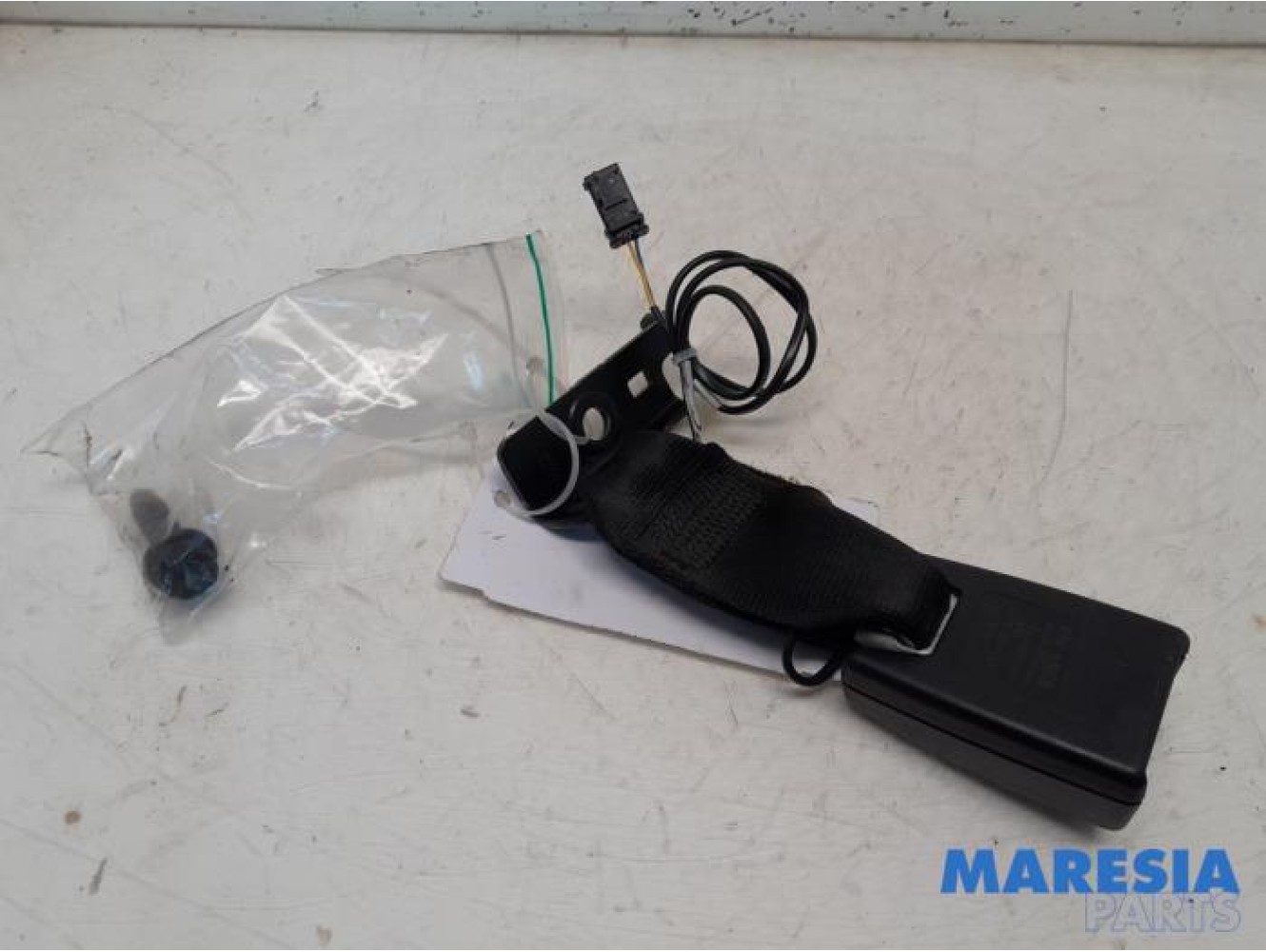 Fiat - Panda - Insertion ceinture de sécurité arrière gauche