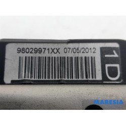 Peugeot - 208 - Front seatbelt, right