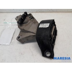 Renault - Clio - Engine mount