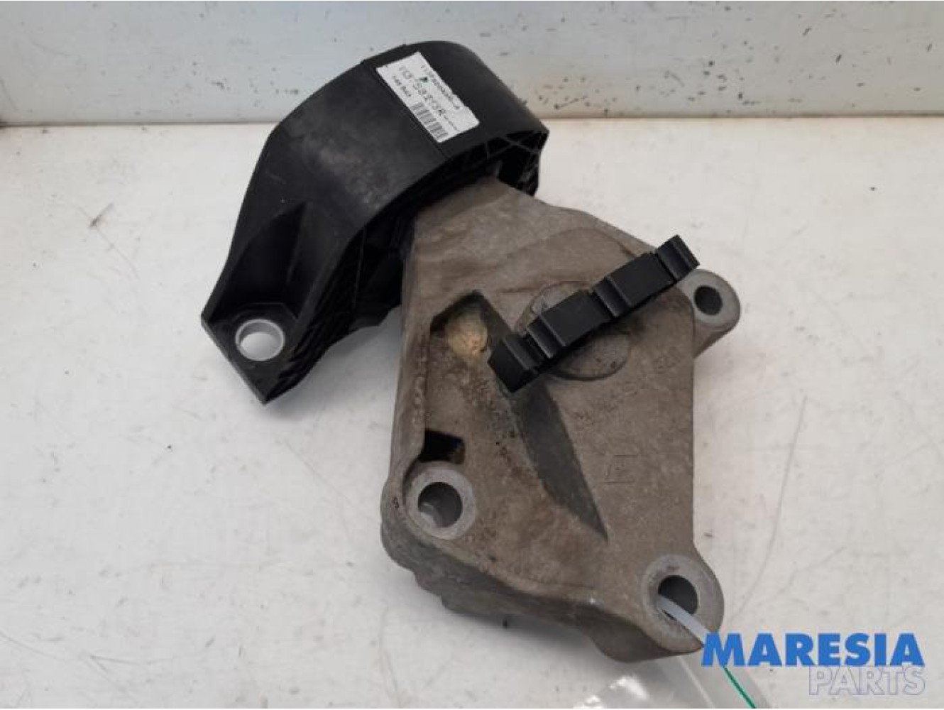 Renault - Clio - Engine mount
