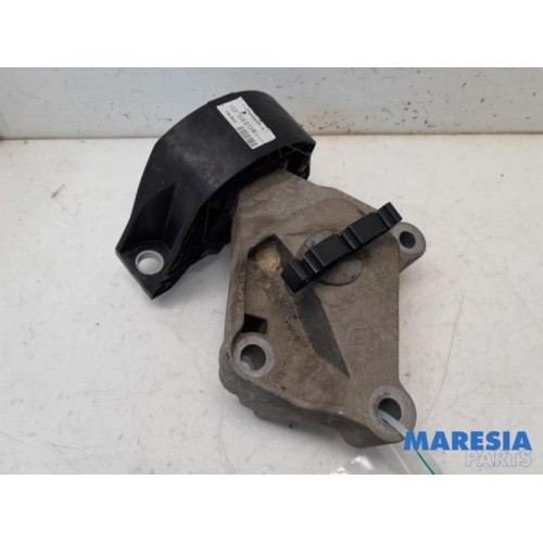Renault - Clio - Engine mount